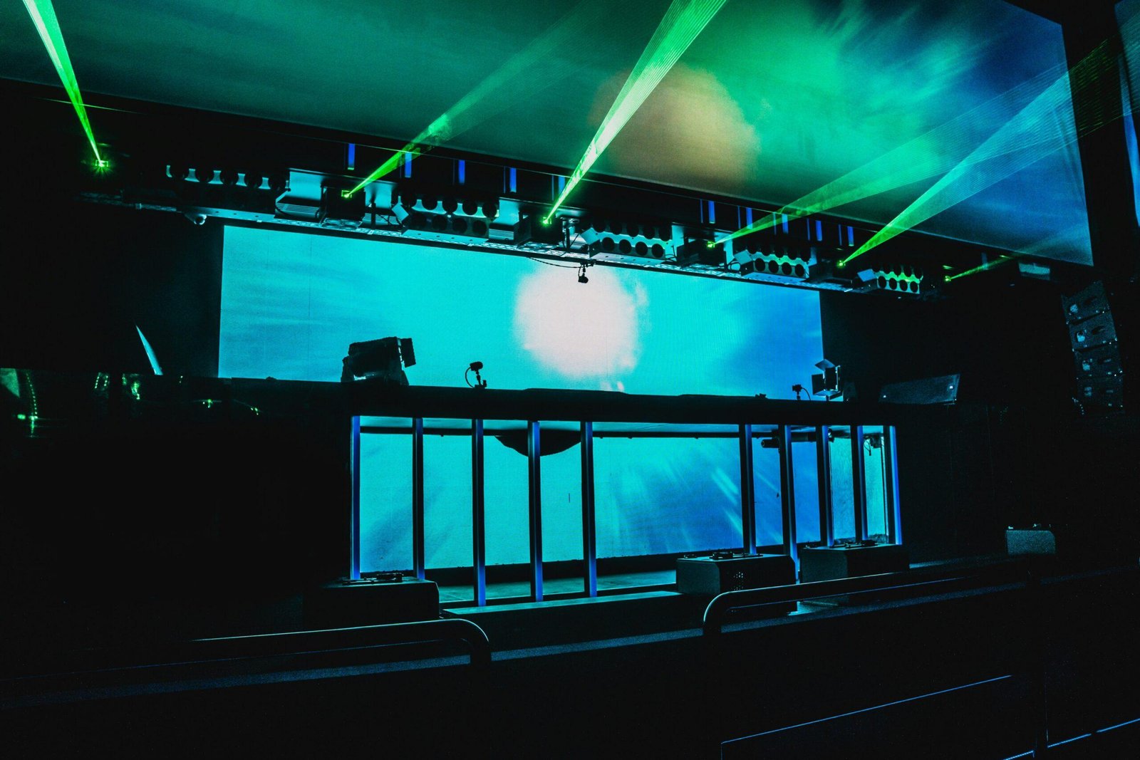 Infographic showing 65% of events face delays